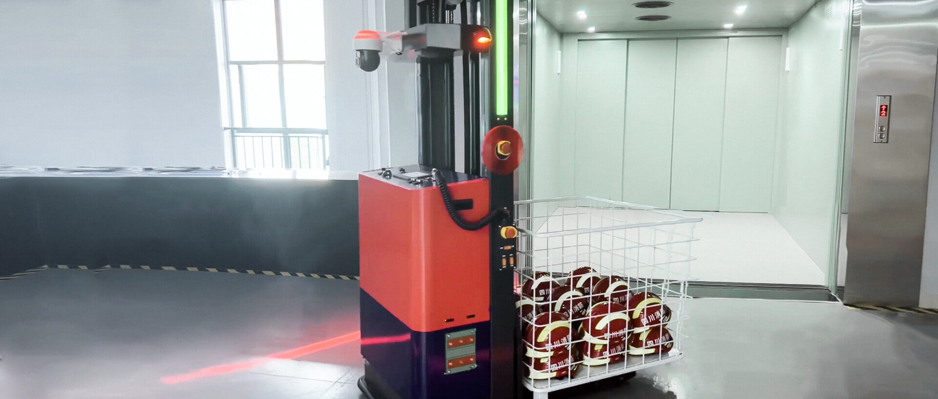 エレベーターによる階層搬送＋屋内外全シーン対応無人フォークリフトソリューション