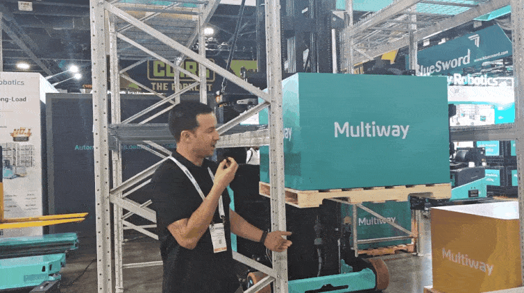 三方向無人フォークリフトによる高所保管・ピッキング